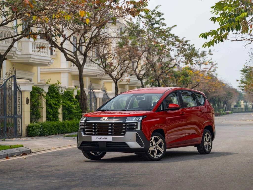 Hyundai Stargazer 7 chỗ gầm cao