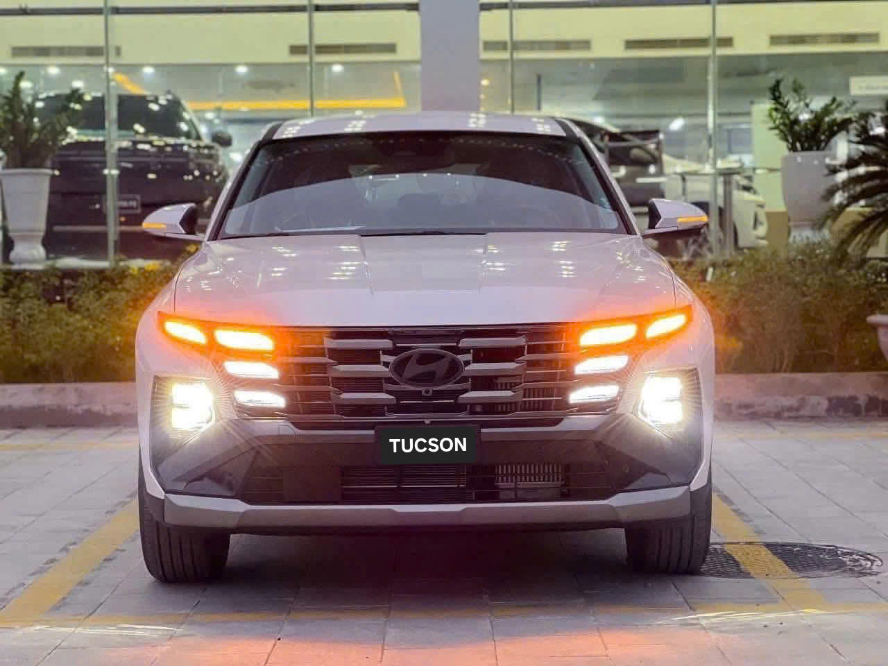 Đầu xe Hyundai Tucson 2.0 Xăng Đặc biệt