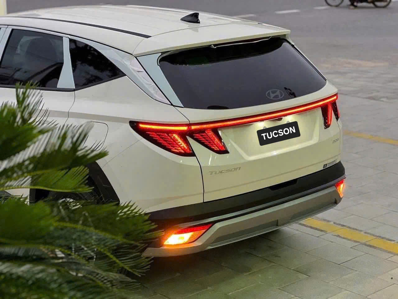 Góc sau xe Hyundai Tucson 2.0 Xăng Đặc biệt