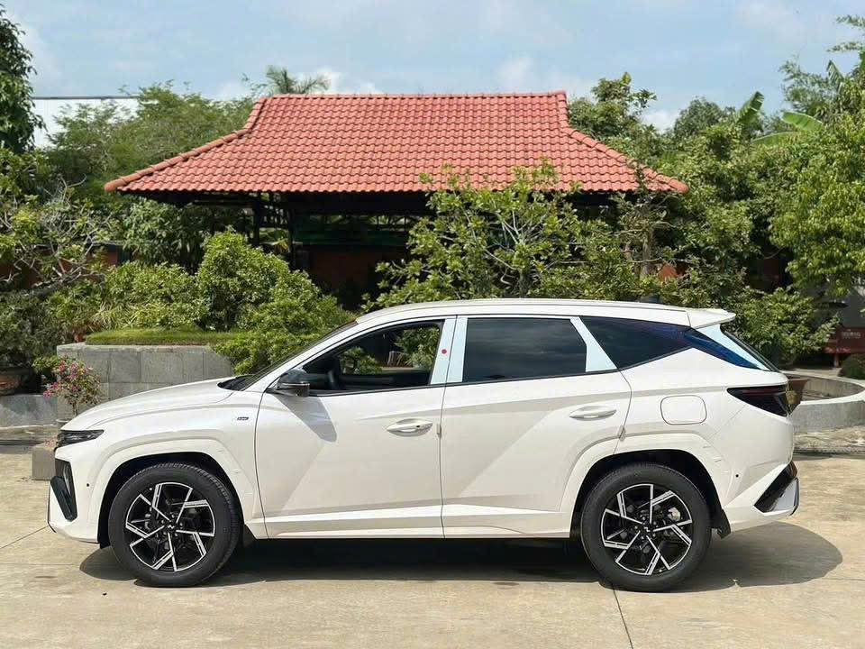 Hông xe xe Hyundai Tucson N Line 2025 màu Trắng