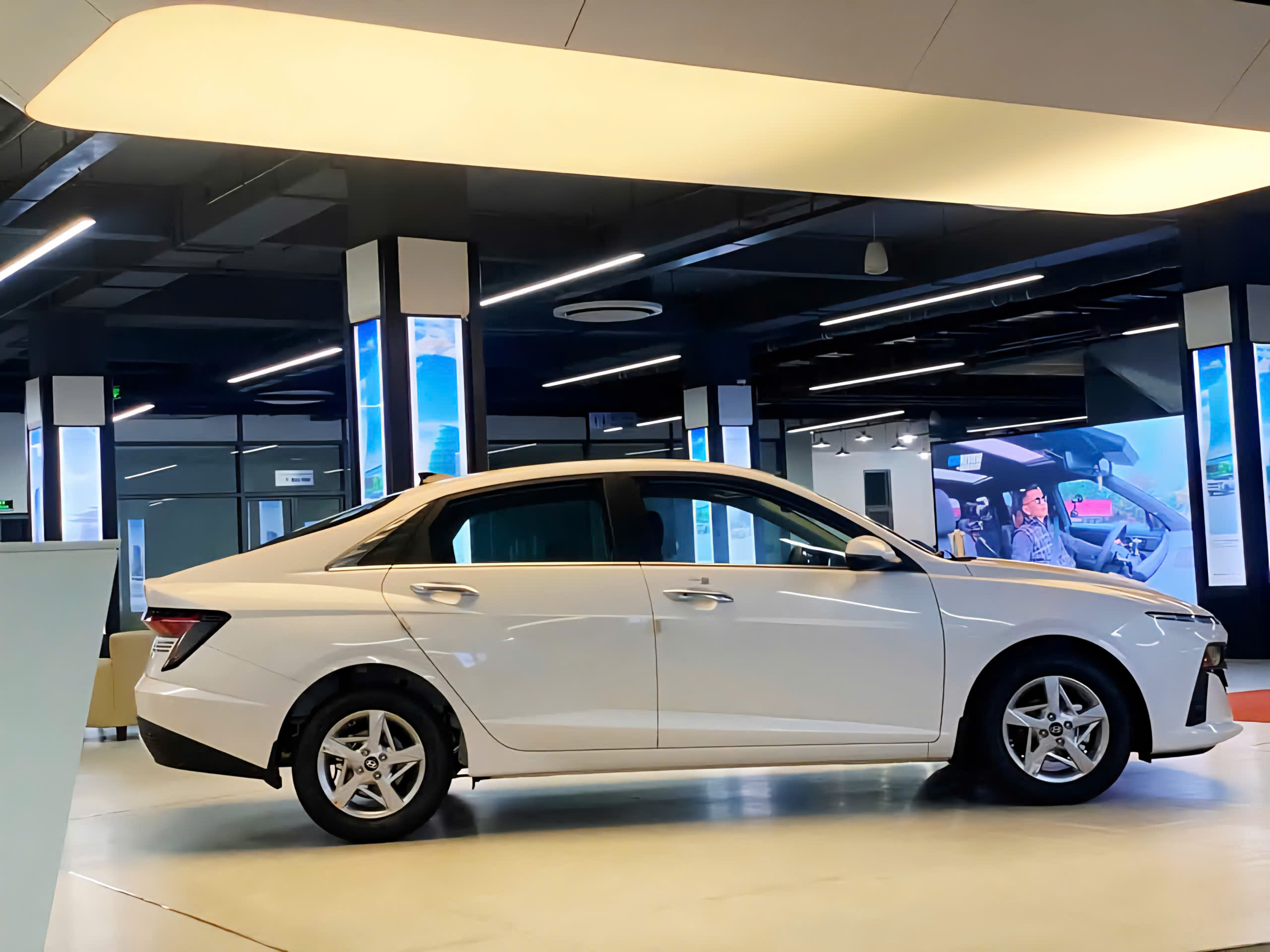 Hyundai Accent chạy dịch vụ Grap/Bee