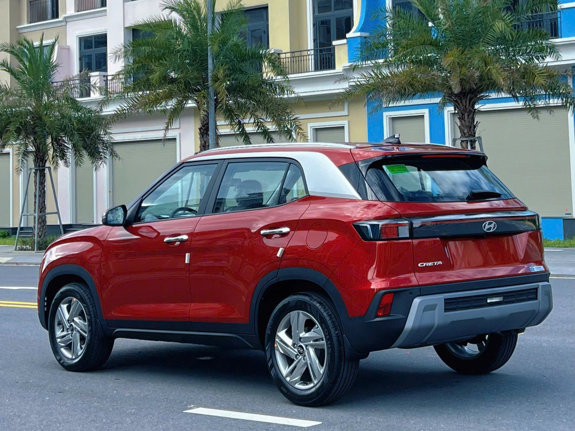 Hyundai Creta facelift 2025 tiêu chuẩn đỏ, góc sau