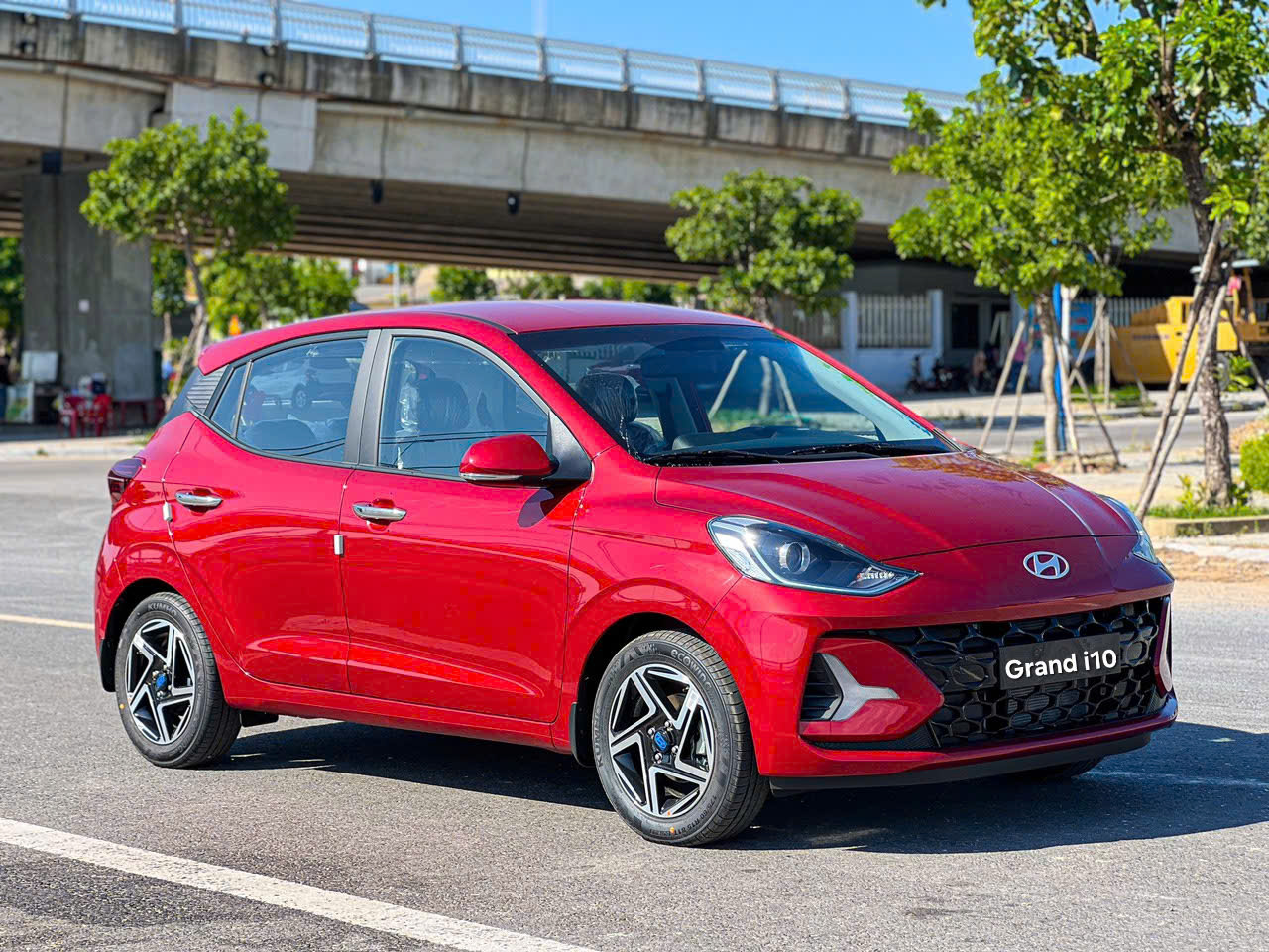 Hyundai i10 hatchback màu Đỏ