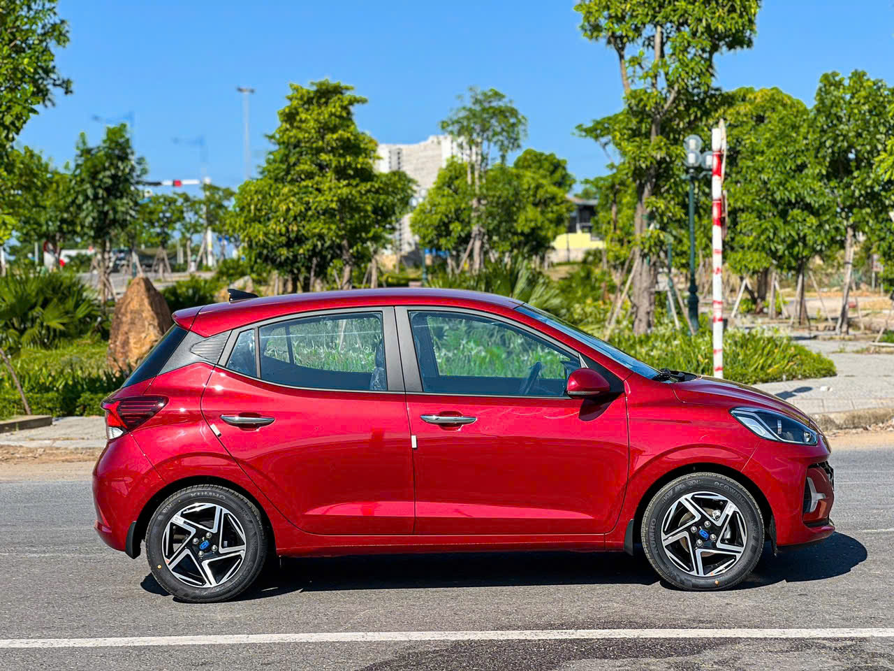 Ngoại thất Hyundai i10 màu đỏ