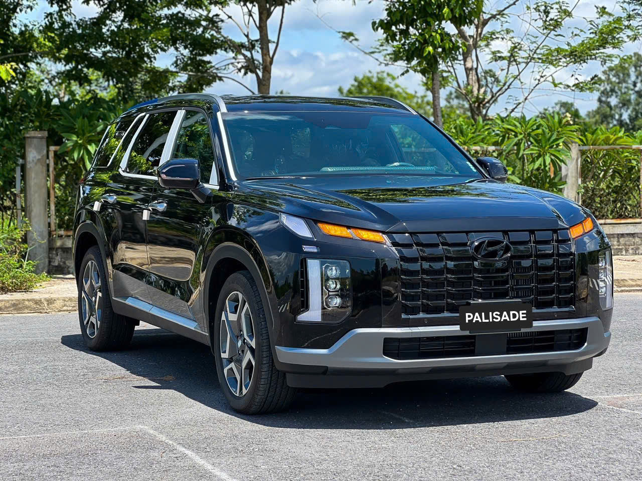 Ngoại thất Hyundai Palisade Prestige màu Đen, góc trước