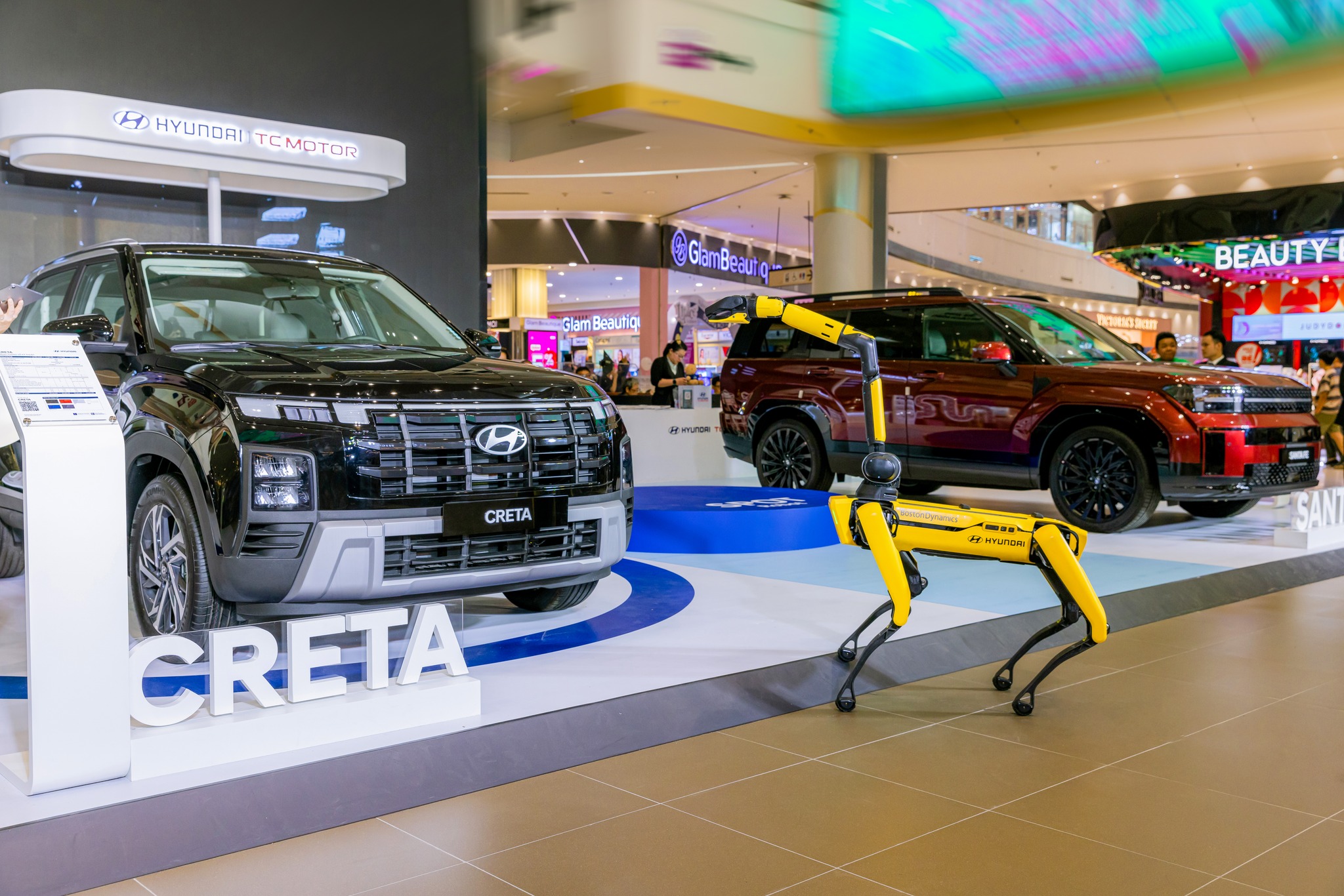 Sự kiện trưng bày xe Hyundai tại Trung tâm thương mại