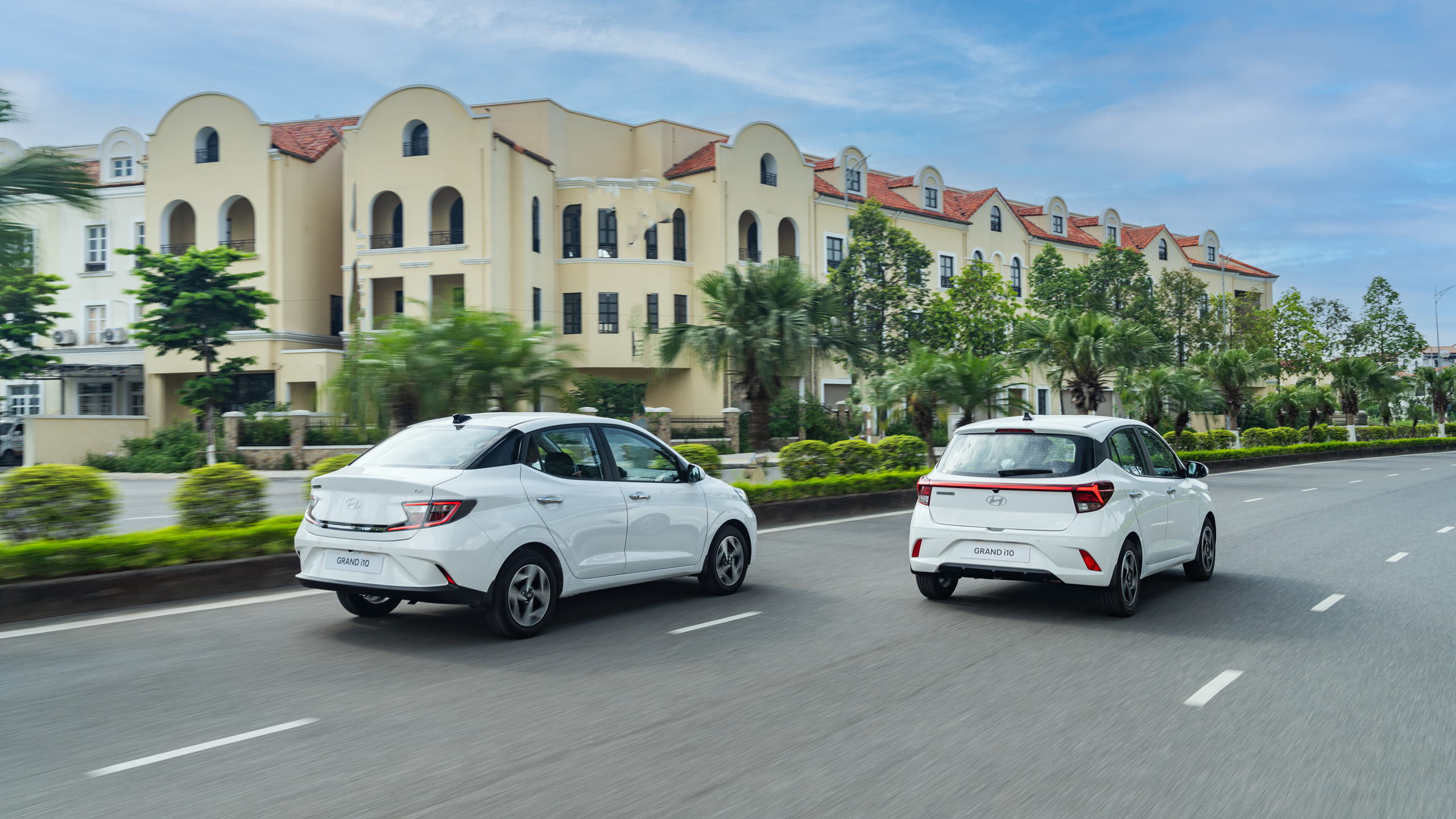 Hyundai i10 Hatchback và Sedan