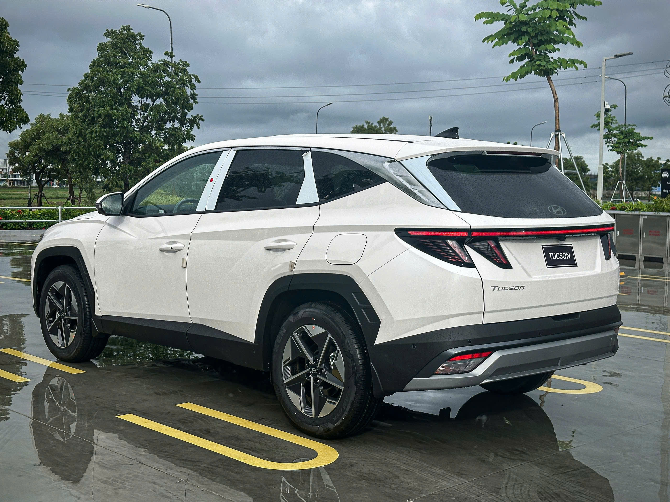 Tucson 2.0 Đặc biệt 2026 phía sau