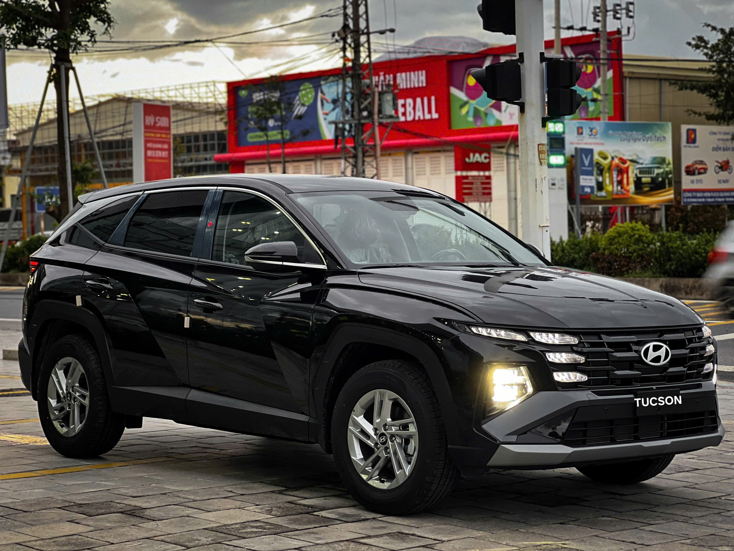 Hyundai Tucson 2026 Tiêu chuẩn góc trước màu Đen