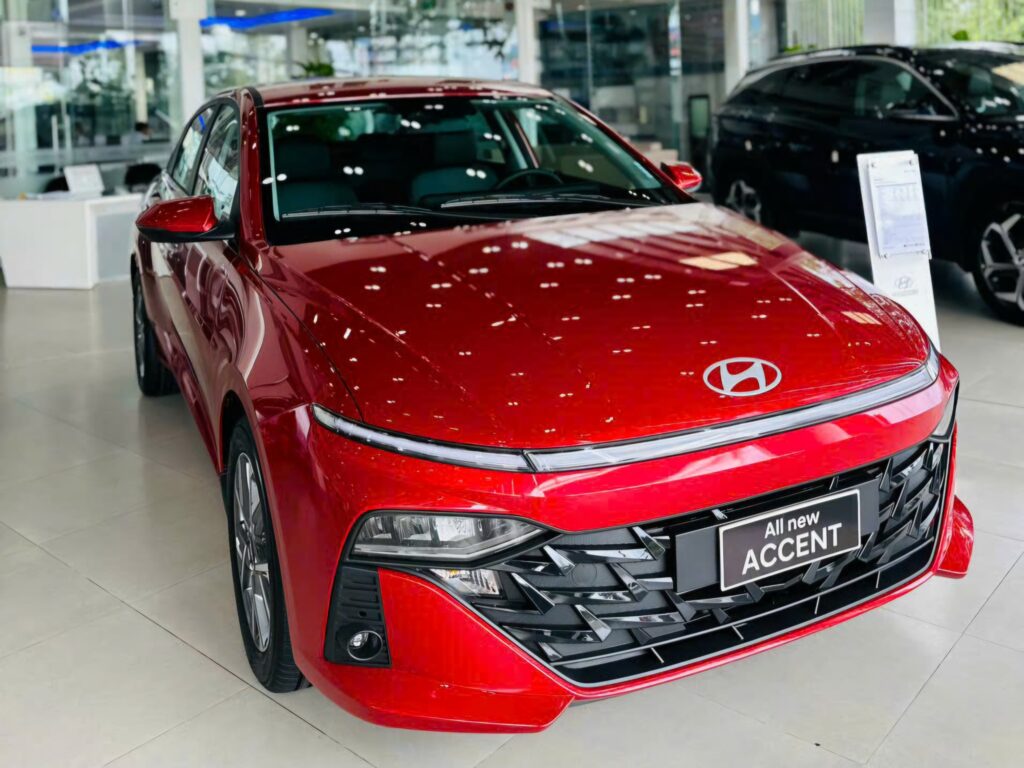 Hyundai Accent màu Đỏ