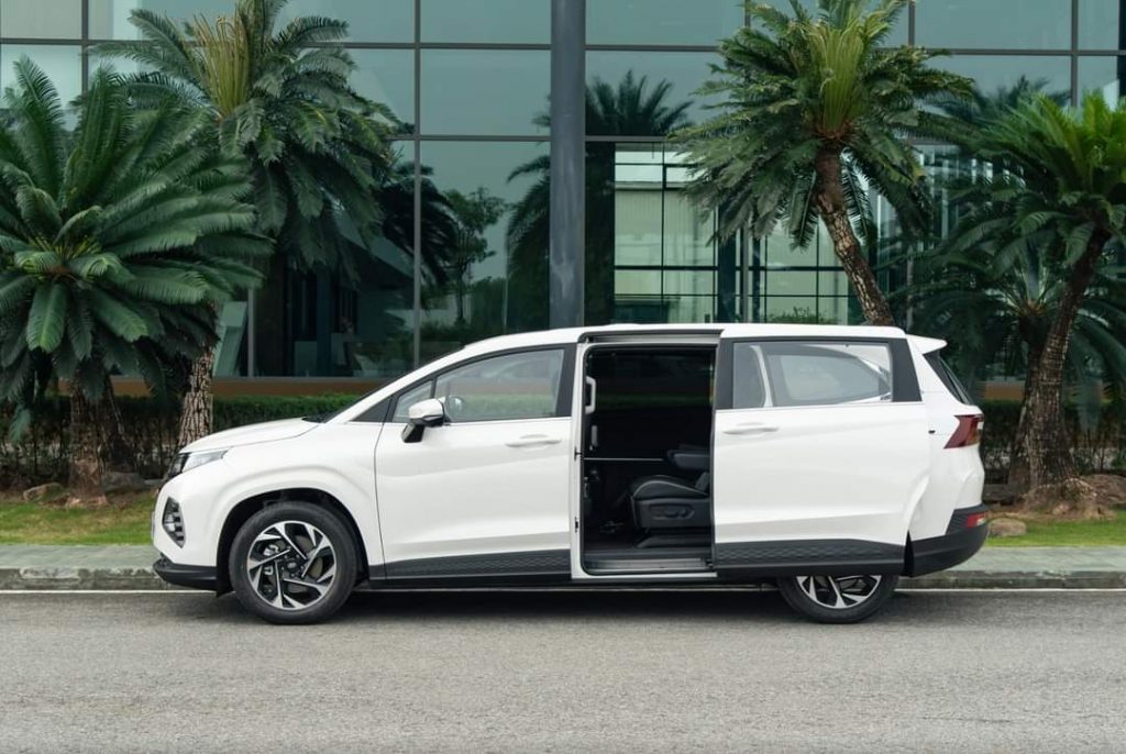Hyundai Custin MPV 7 chỗ cửa lùa