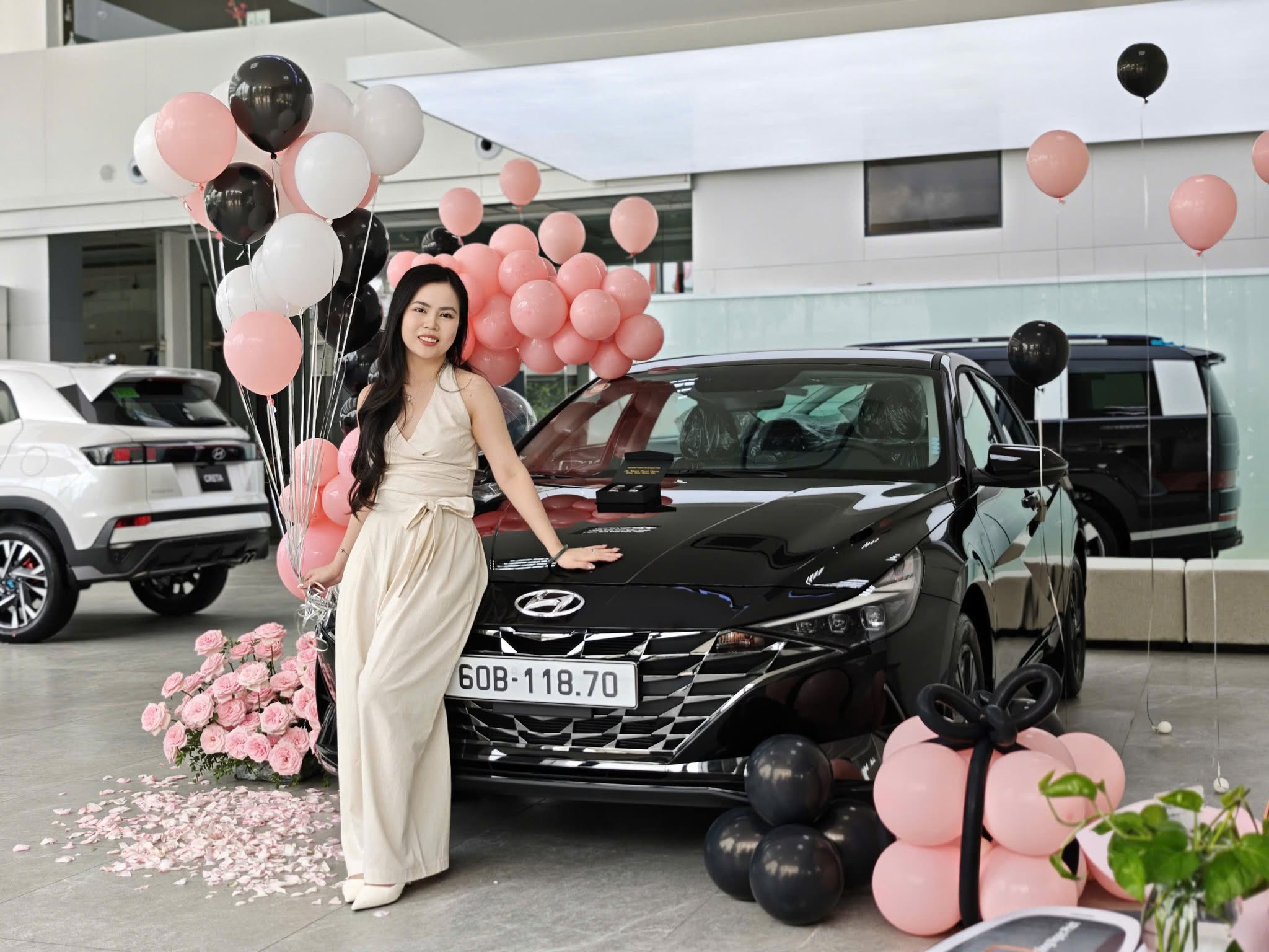 Khách hàng nhận bàn giao xe tại Hyundai Ngọc Phát Đồng Nai