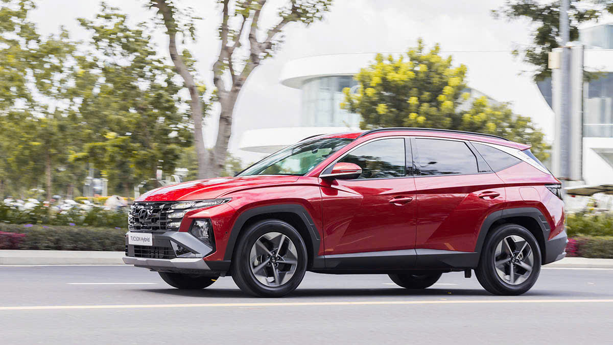 Khách hàng lái thử Hyundai Tucson Hybrid 2026