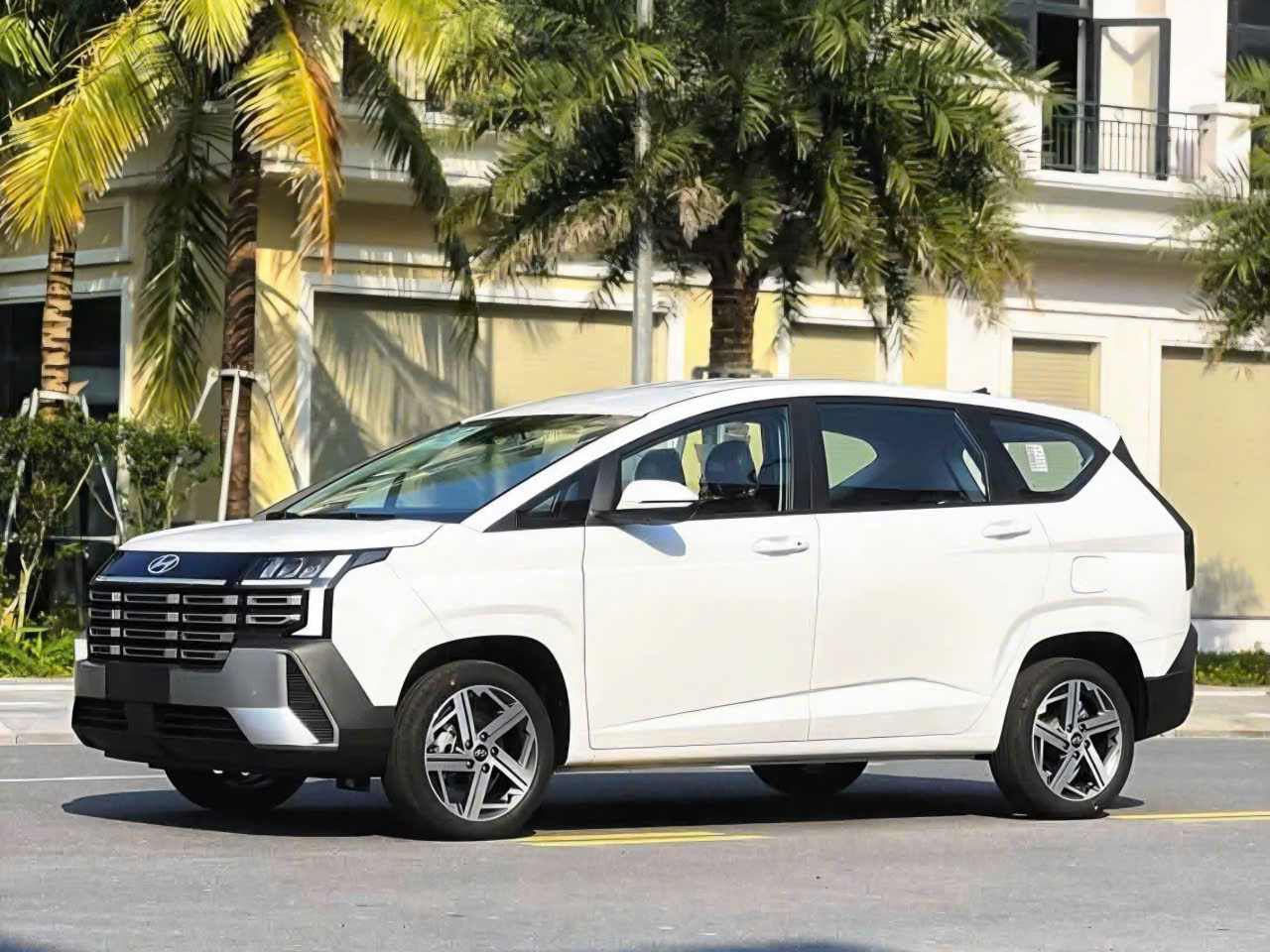 Xe gia đình 7 chỗ giá rẻ