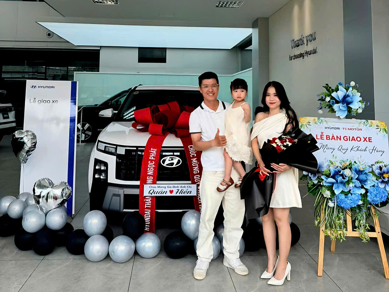 Khách hàng nhận xe tại Hyundai Ngọc Phát Đồng Nai